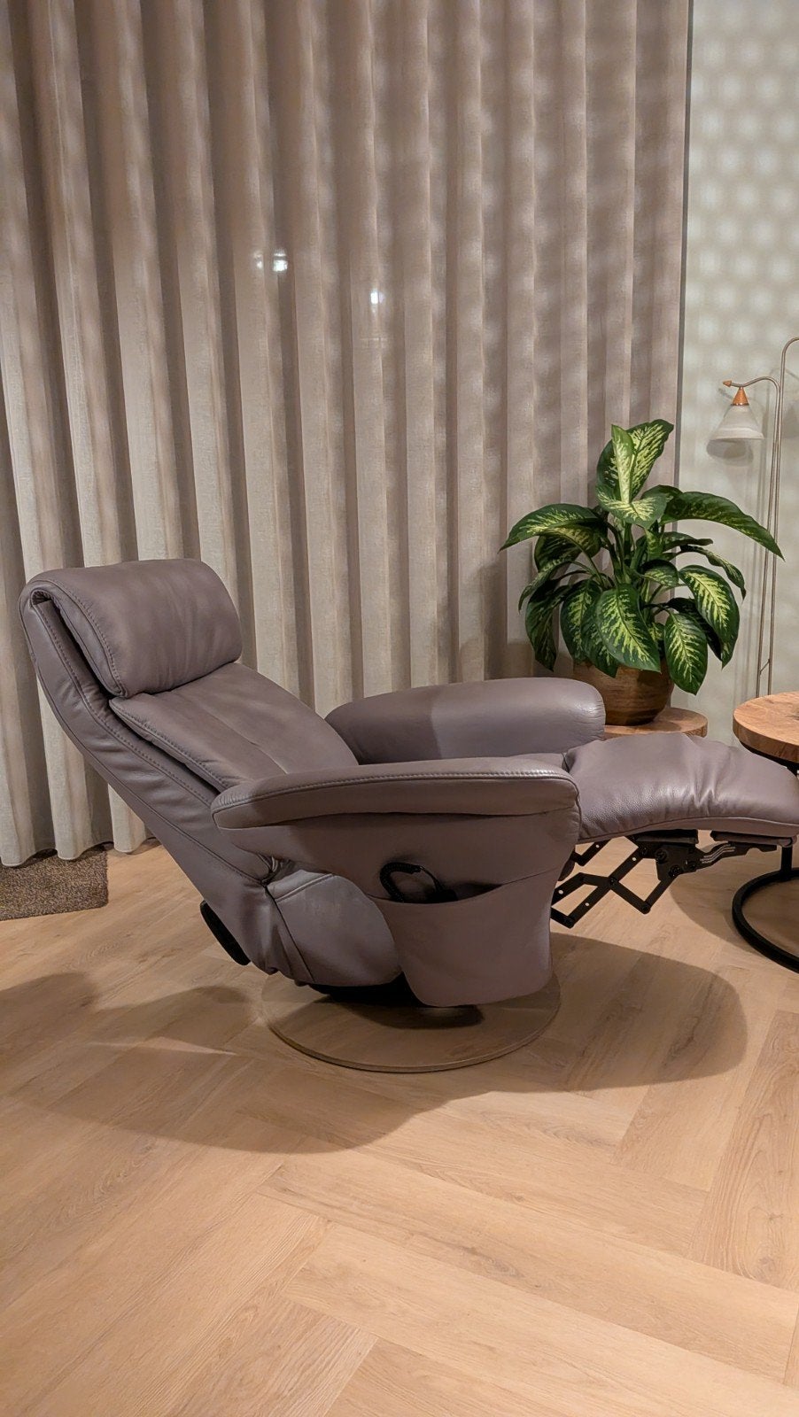 Luxe leren sta op fauteuil met elektrische verstelling