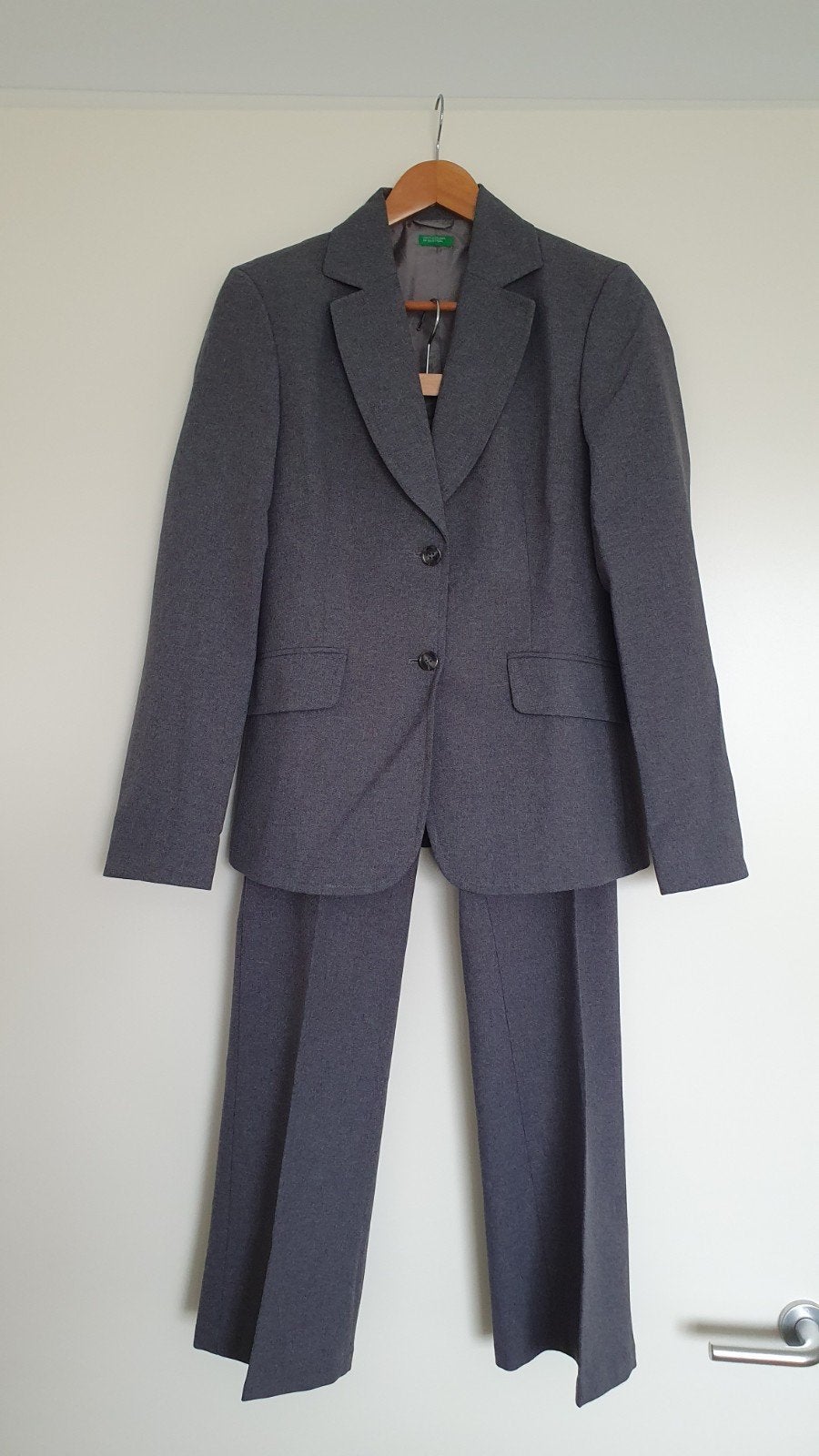 Benetton grijs dames pak colbert rok en broek NL36 I42, Ophalen of Verzenden, Gedragen, Grijs