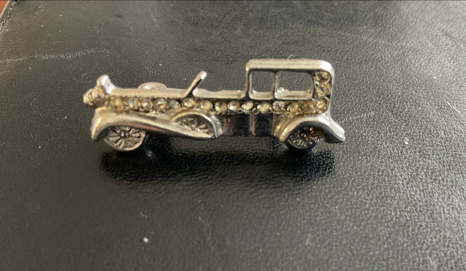 Vintage Broche Auto met Strass Steentjes, Overige materialen, Minder dan 4 cm, Ophalen of Verzenden, Zo goed als nieuw