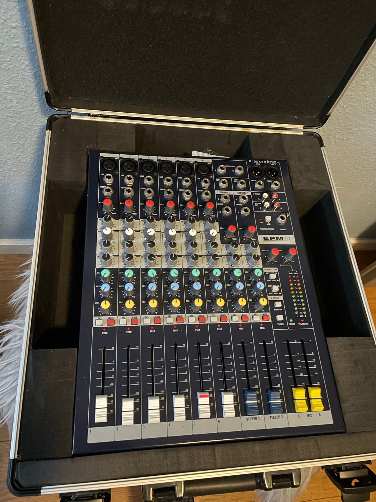 Soundcraft EPM8 Mengpaneel in Thomann Flightcase, Muziek en Instrumenten, Mengpanelen, Ophalen, Gebruikt, 5 tot 10 kanalen, Microfooningang