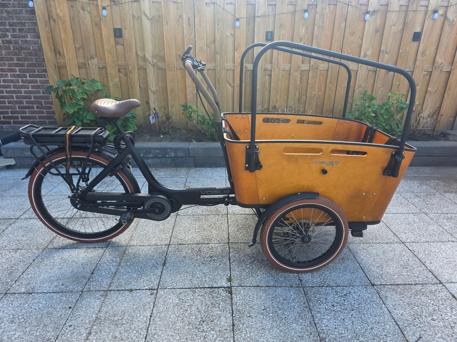 Vogue Bakfiets Elite met huif en elektrische ondersteuning, Zo goed als nieuw, 2 kinderen, Elektrisch, Schijfrem