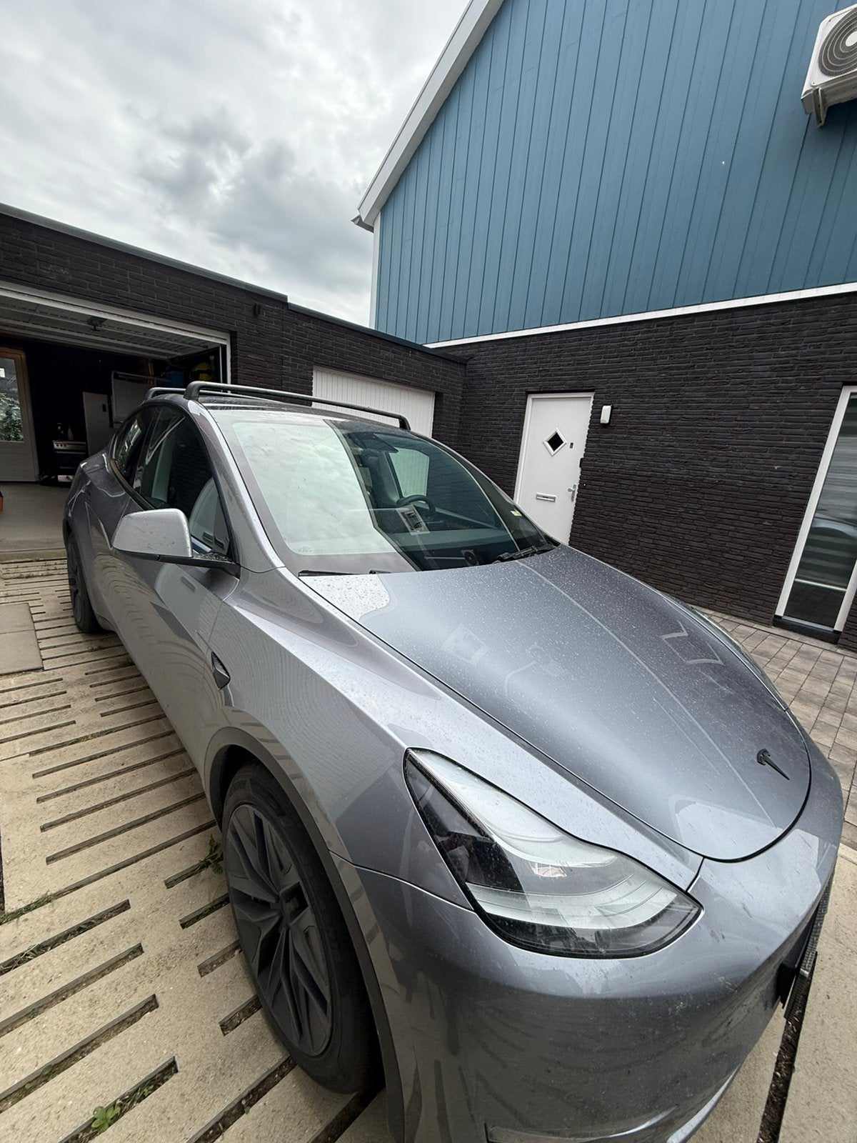 Foto 3 van Tesla Model Y Dakdragers | Dakkoffer