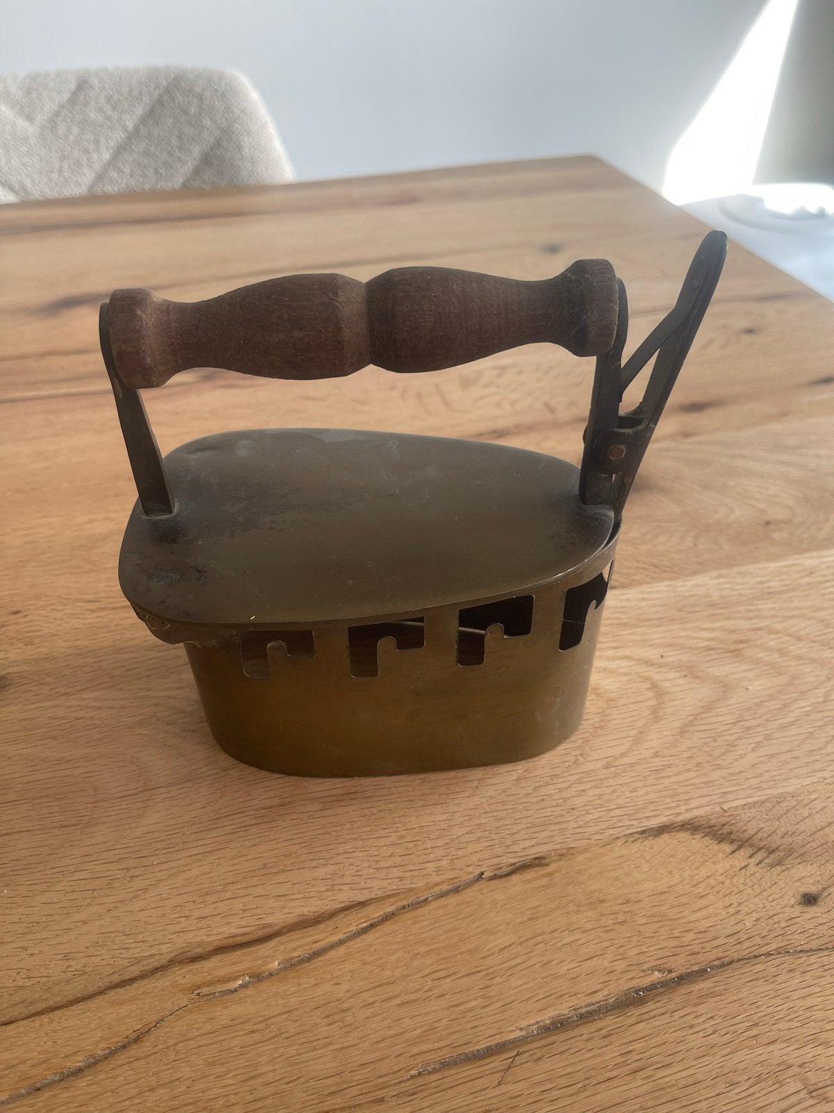Antiek/vintage kolenstrijkijzer – messing – houten handvat, Antiek en Kunst, Ophalen of Verzenden