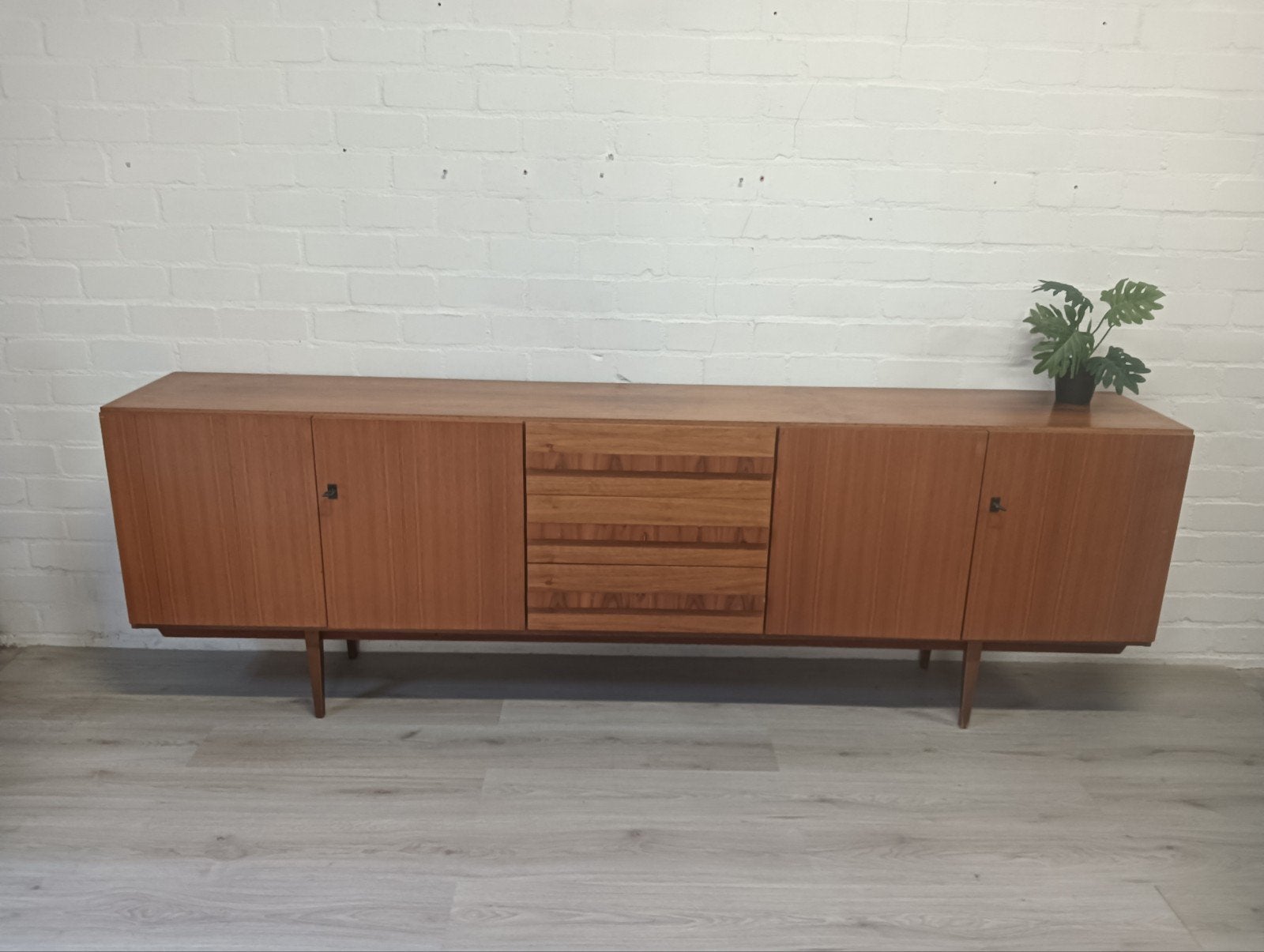 Vintage Teakhouten Dressoir met Lades en Deuren, Ophalen, Gebruikt, Vintage, Mid-century modern, Teakhout