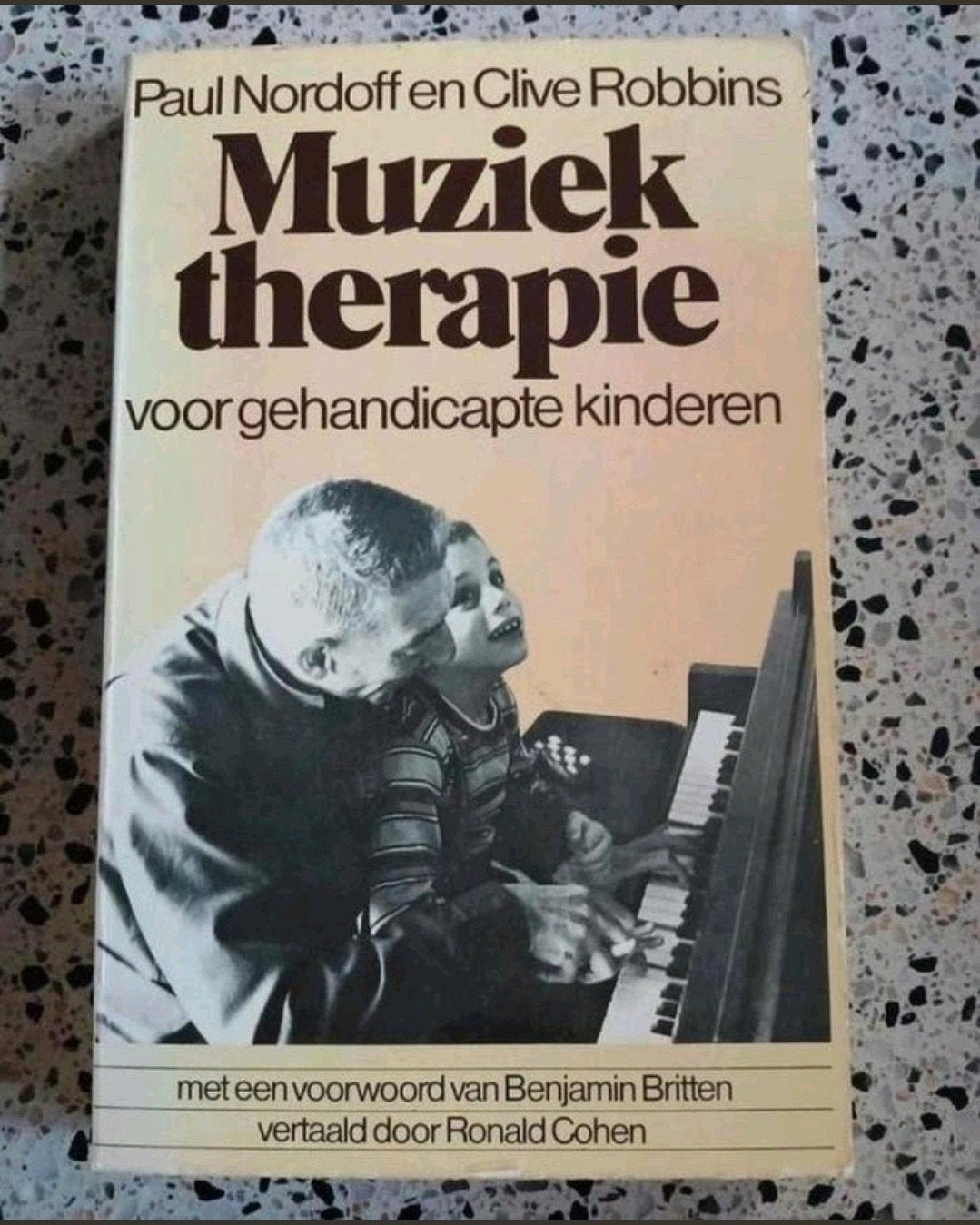 Muziektherapie voor gehandicapte kinderen Nordoff & Robbin, Ophalen of Verzenden, Zo goed als nieuw, Paul Nordoff en Clive Robbins