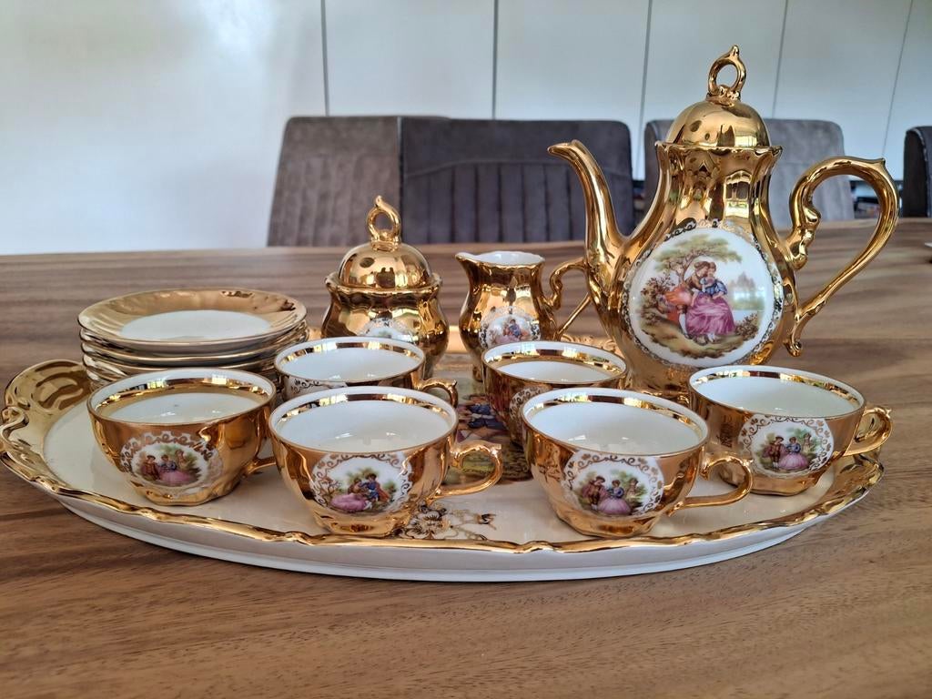 Vintage Gouden Koffieservies met Romantische Scènes, Ophalen
