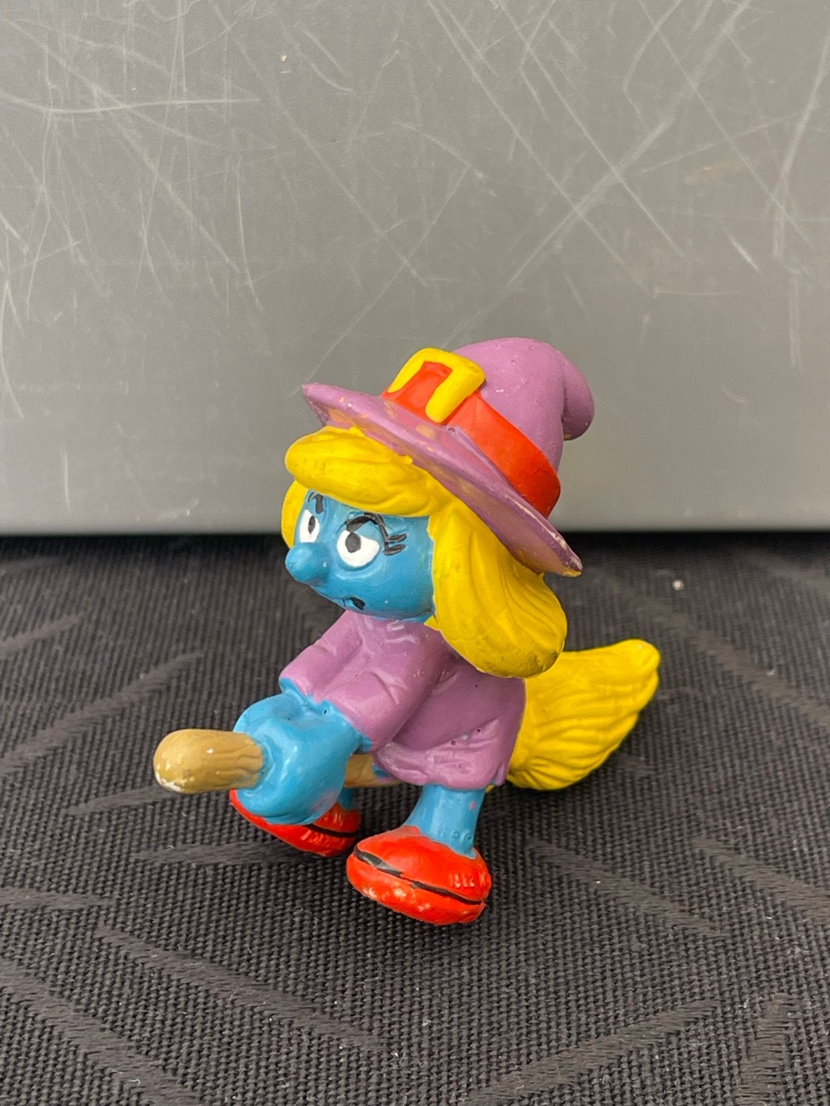 Smurfin heks op bezem - Vintage Smurfen figuur, Ophalen of Verzenden, Gebruikt, Smurfin, Poppetje, Figuurtje of Knuffel
