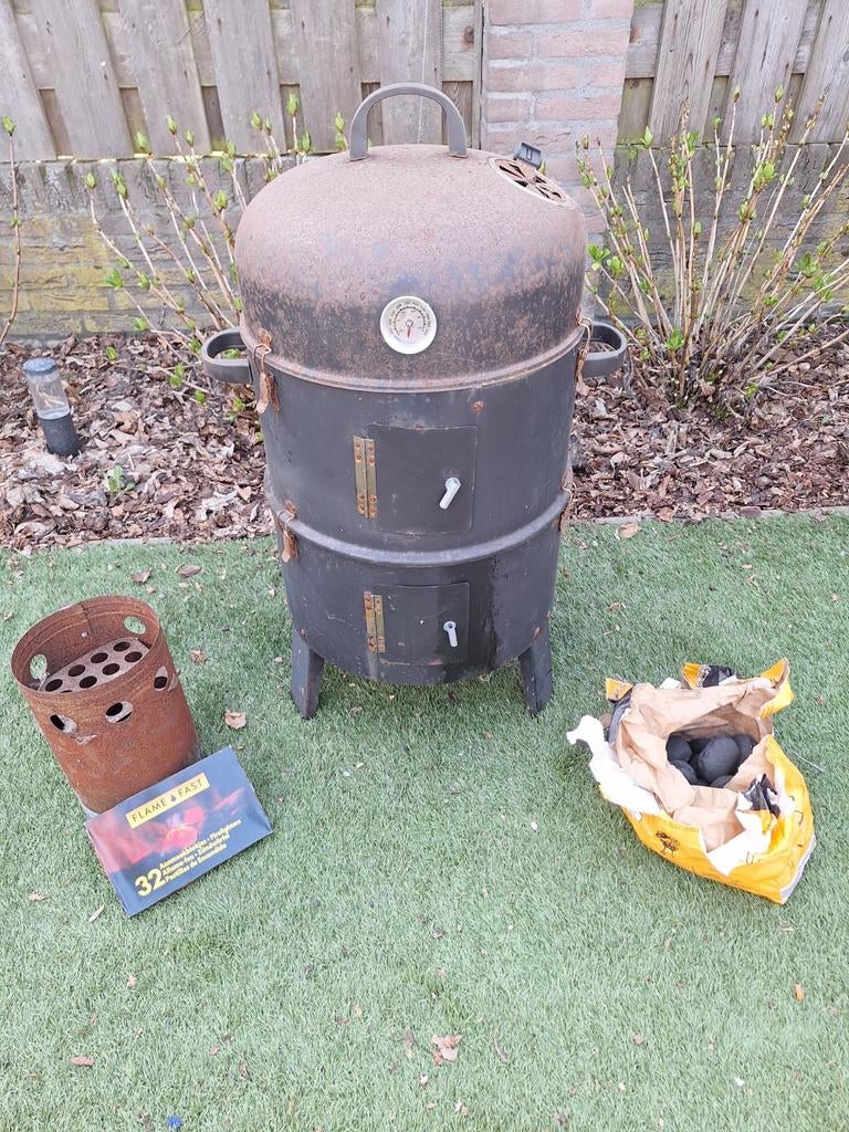 Bullet Smoker / Houtskoolroker - Compleet met accessoires, Tuin en Terras, Houtskoolbarbecues, Ophalen of Verzenden, Gebruikt