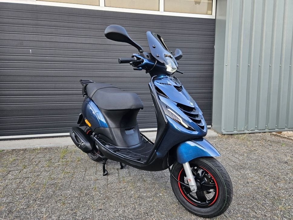 PIAGGIO ZIP 50 4T E4 BROM 2020 DIAMOND BLEU 7070KM + OPTIES, Maximaal 45 km/u, Onbekend, Ophalen of Verzenden, Zo goed als nieuw