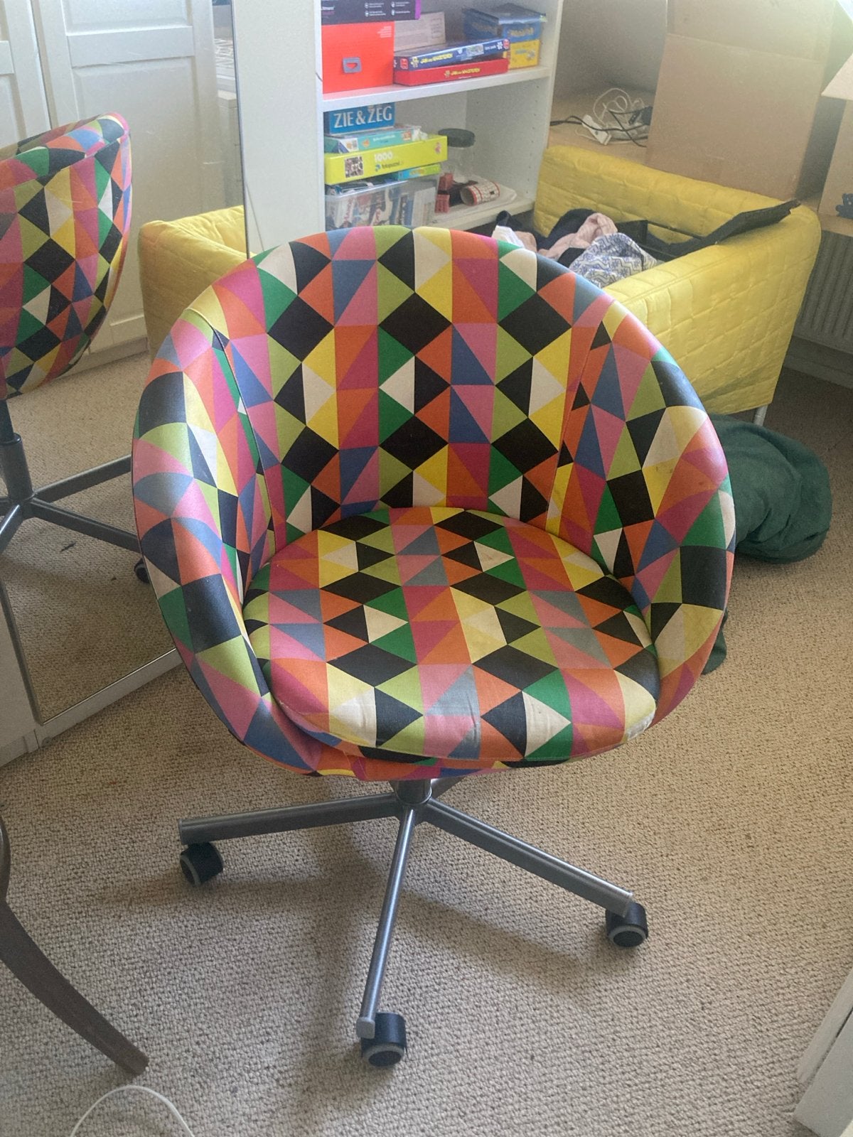 Kleurrijke bureaustoel met geometrisch patroon, Huis en Inrichting, Stoelen, Ophalen, Gebruikt, Overige kleuren, Eén