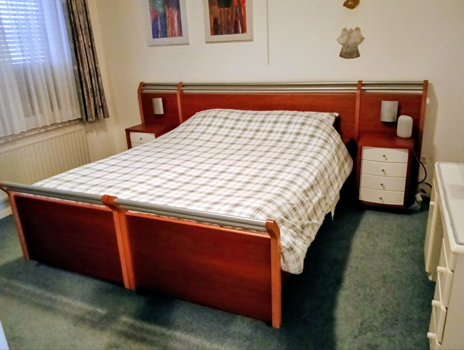 Tweepersoonsbed met nachtkastjes en elektrische lattenbodems, Huis en Inrichting, Slaapkamer | Bedden, Gebruikt, Tweepersoons
