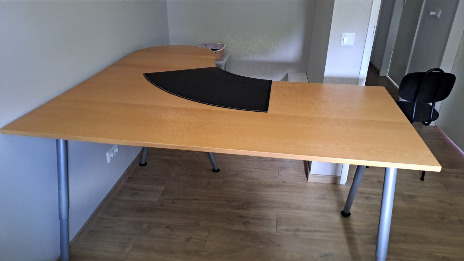 Hoekbureau met verstelbare poten en onderlegger, Ophalen of Verzenden, In hoogte verstelbaar, Gebruikt, Hoekbureau