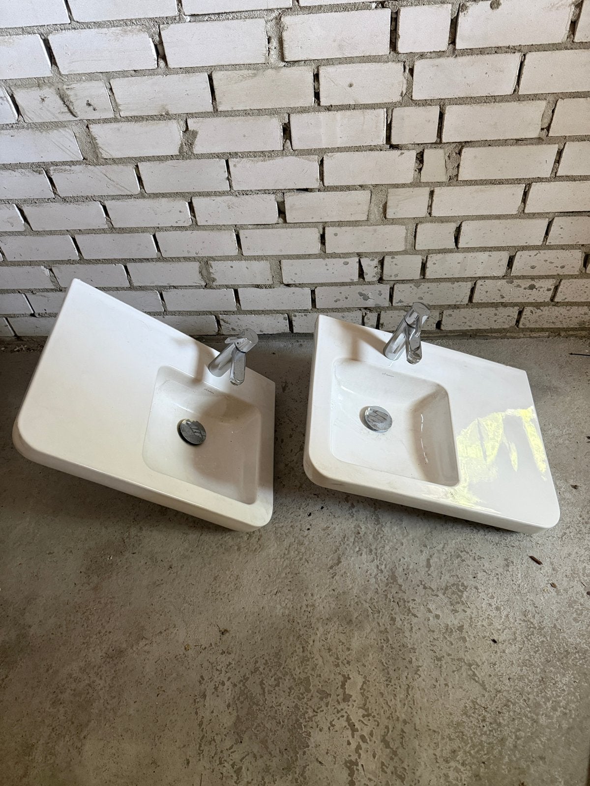 Twee Sphinx wastafels met kraan, Doe-het-zelf en Verbouw, Sanitair, Ophalen, Gebruikt, Wastafel