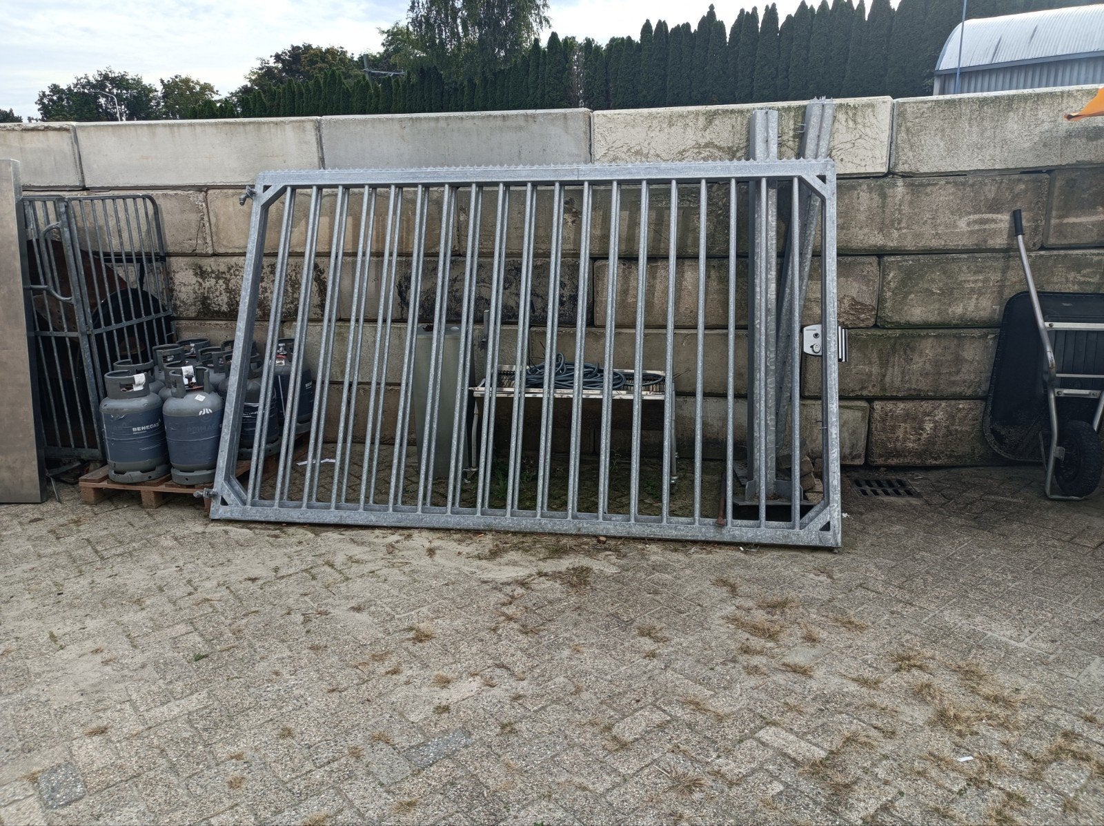 Gegalvaniseerd hekwerk - 310 x 190 cm, Met poort, Gebruikt, IJzer, Spijlenhekwerk