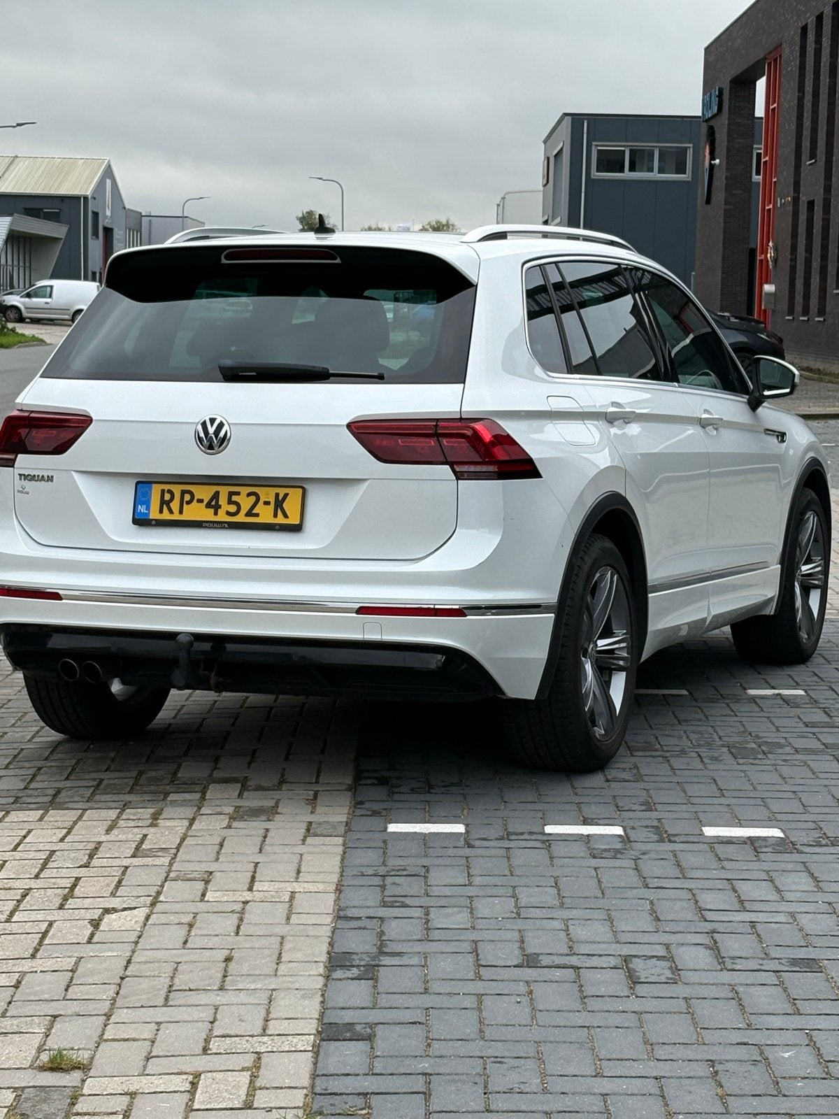Volkswagen Tiguan R-Line 1.4 TSI 92KW 2018 Wit, Auto's, Voorwielaandrijving, 125 pk, Lane Keeping Assist, 4 cilinders