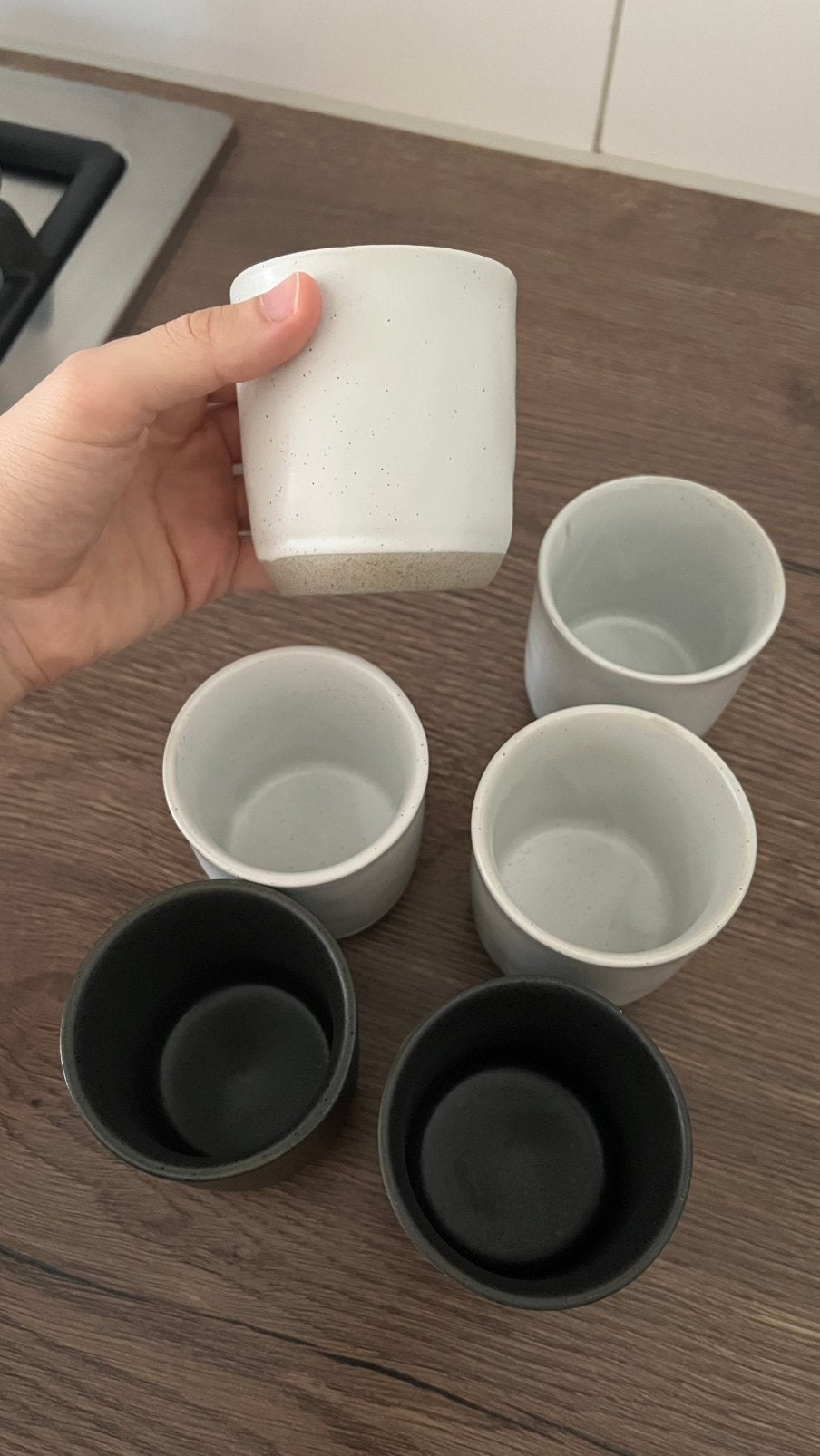 Koffie mokjes (zwart & wit), Ophalen, Kunststof, Rond, Zo goed als nieuw