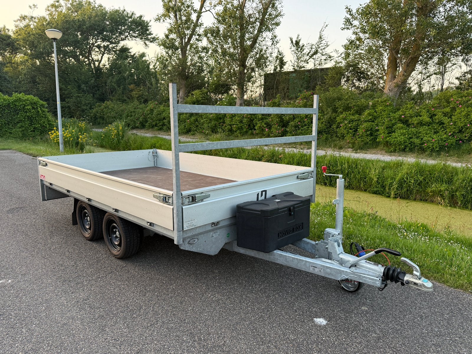 Henra plateauwagen/aanhangwagen te huur 2700kg, Ophalen, Zo goed als nieuw