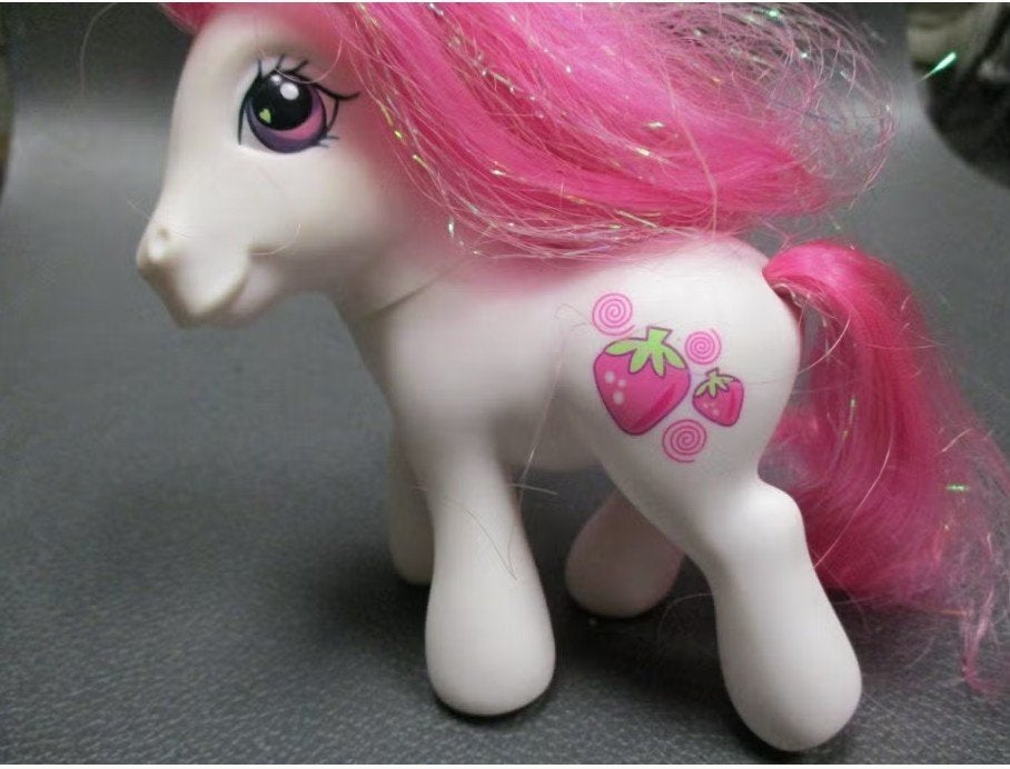 2002 MY LITTLE PONY HASBRO G3 Strawberry Swirl, Verzamelen, Speelgoed, Verzenden, Zo goed als nieuw
