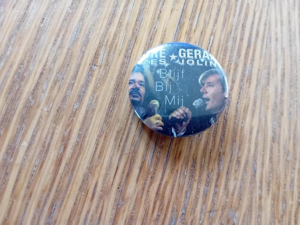 Button met portret van Gerard Joling - André Hazes 3cm Blijf, Verzamelen, Ophalen of Verzenden, Zo goed als nieuw, Overige onderwerpen