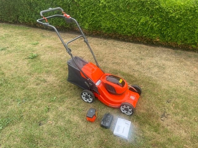 Husqvarna 137i ACCU MAAIER INCL ACCU EN LADER, Ophalen, Cirkelmaaier, Gebruikt, 30 t/m 39 cm