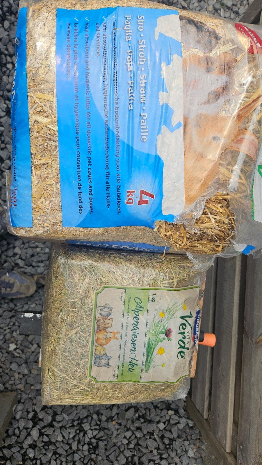 Gratis 3kg stro en 0,5kg hooi restantje, Ophalen
