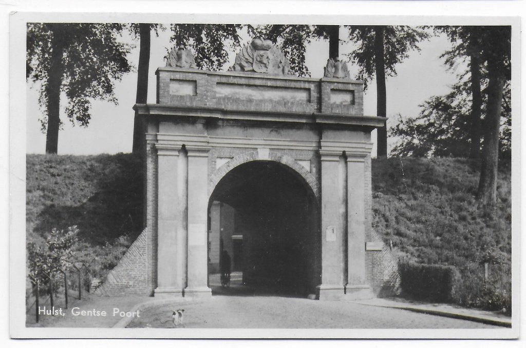 Hulst Gentse Poort Ongelopen Ansichtkaart ( B7386 ), Ophalen of Verzenden, 1980 tot heden, Gelopen