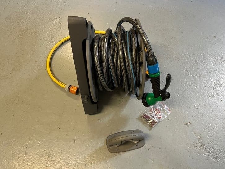 Hozelock AutoReel Wandslangbox met 15m Gardena waterslang, Tuin en Terras, Tuinslangen, Ophalen of Verzenden, Zo goed als nieuw