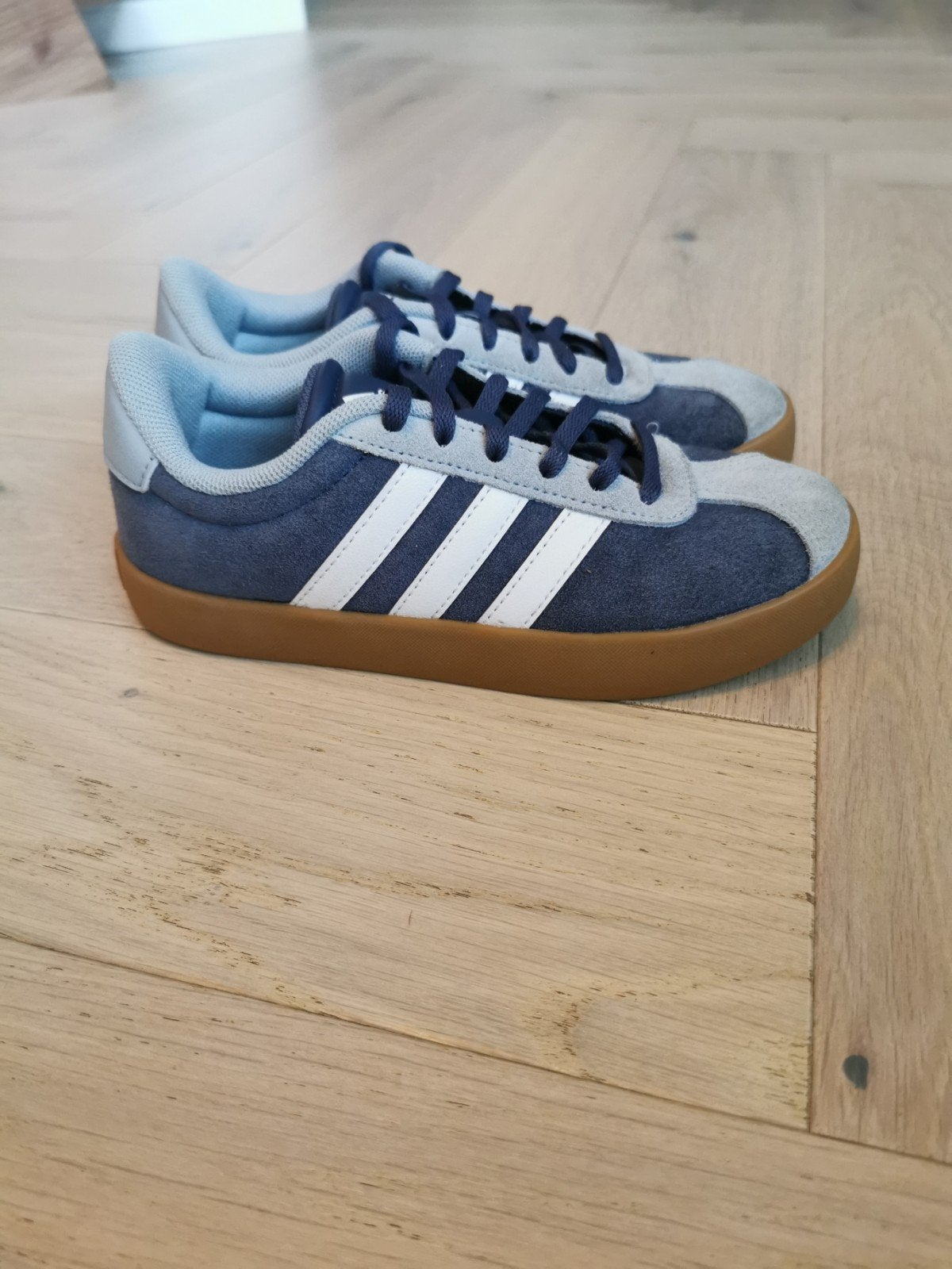 Adidas suède schoenen maat 32, Kinderen en Baby's, Kinderkleding | Schoenen en Sokken, Adidas, Schoenen, Ophalen of Verzenden