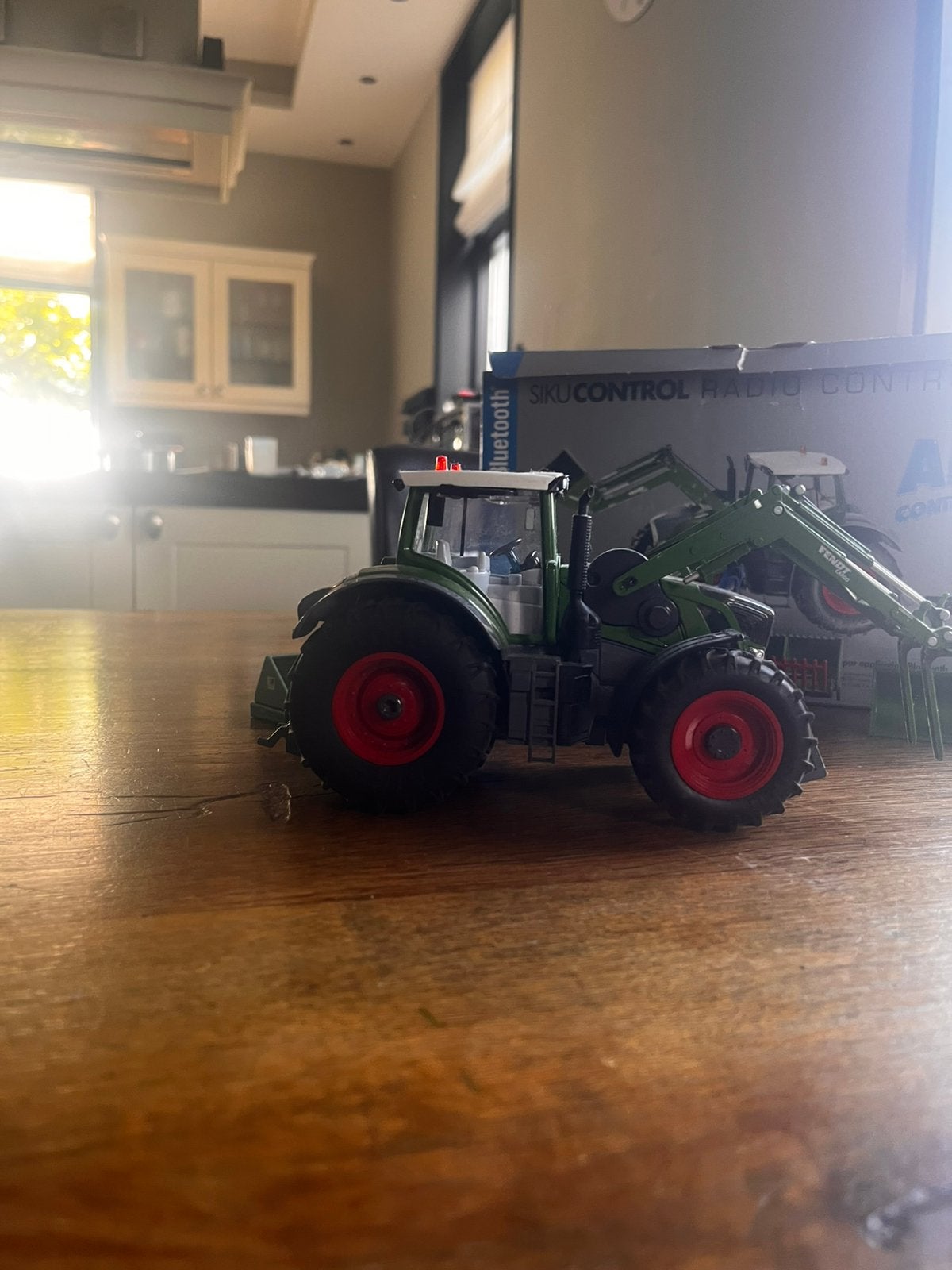 Silu trekker met voor lader, Hobby en Vrije tijd, Modelauto's | 1:32, Ophalen of Verzenden, Zo goed als nieuw, Tractor of Landbouw