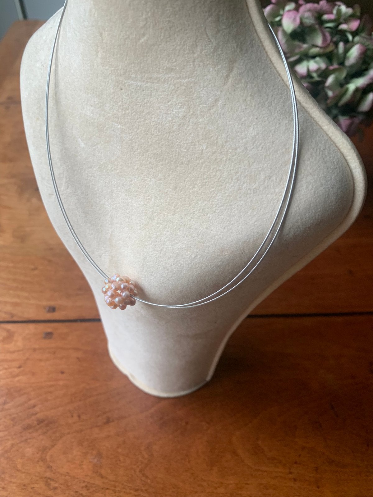 Dubbel spangetje /(ketting )met zoetwaterparel bolletje, Ophalen of Verzenden, Nieuw, Roze, Steen of Mineraal
