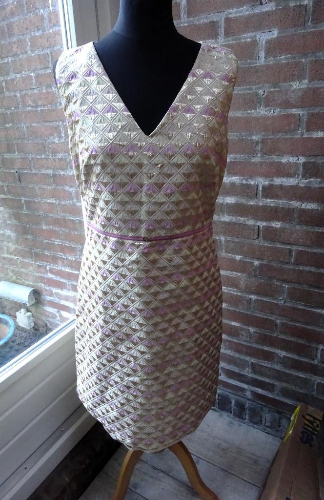 Retro-look Explosion jurk ( motieven goud roze beige) mt 42, Overige kleuren, Verzenden, Maat 42/44 (L), Gedragen