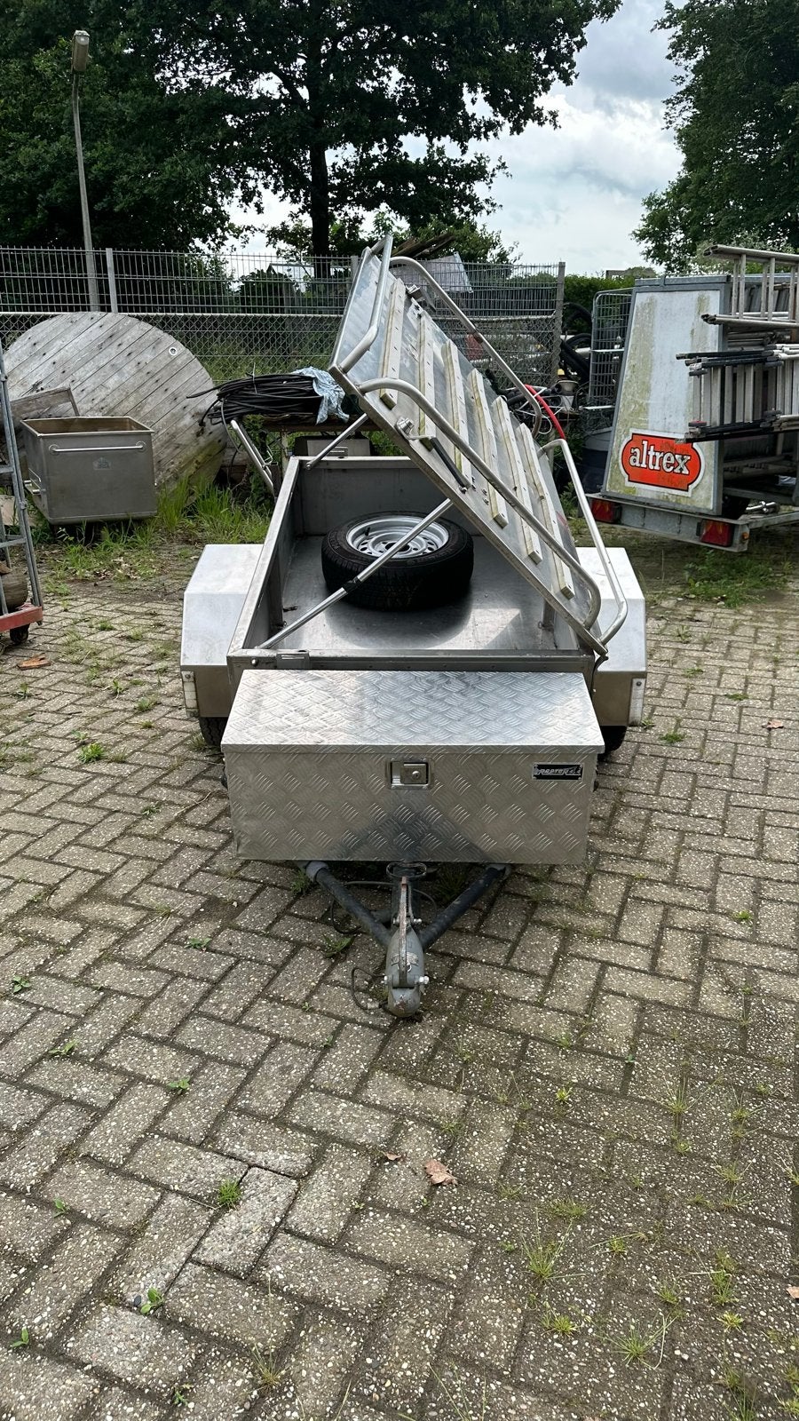 Compacte rvs aanhanger met deksel en disselbak, Ophalen of Verzenden, Gebruikt