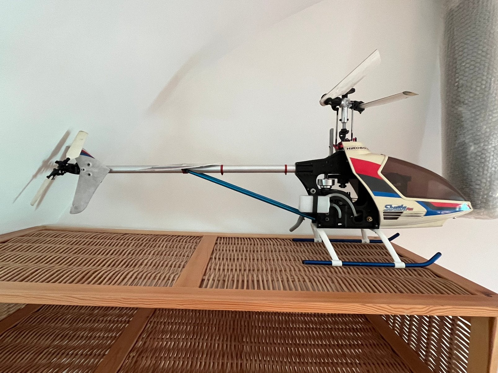 Vintage Hirobo Shuttle Plus RC Helicopter + Transmitter, Ophalen, Gebruikt