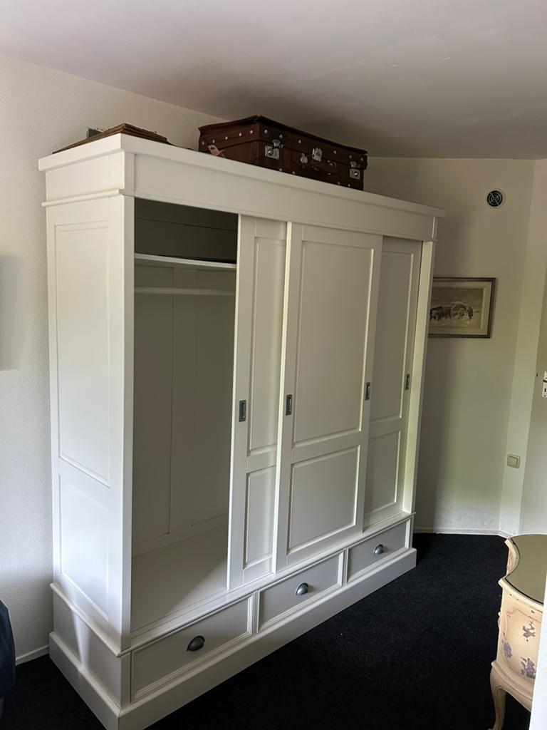 3 deurs schuifkast, wit, vitage, 3 laden, 190 x 204 x 60, Huis en Inrichting, Kasten | Kledingkasten, Ophalen, Zo goed als nieuw