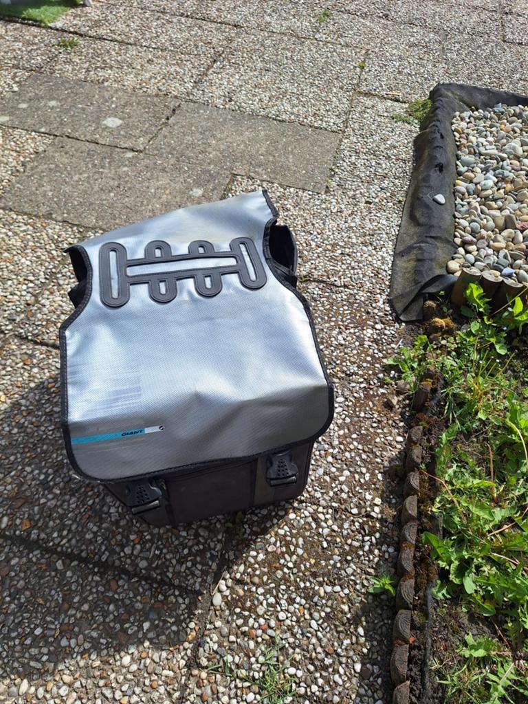 Giant Twist electrische fiets tas biedt ruimte voor een accu, Fietsen en Brommers, Fietsaccessoires | Fietstassen, Ophalen of Verzenden