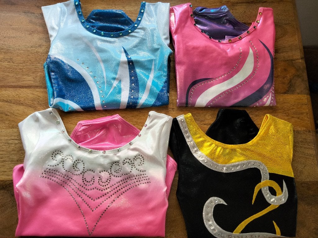 Turnpakje lange mouwen + broekje nu 15 euro/stuk maat 110, Sport en Fitness, Turnen, Kleiner dan kindermaat 122, Ophalen of Verzenden