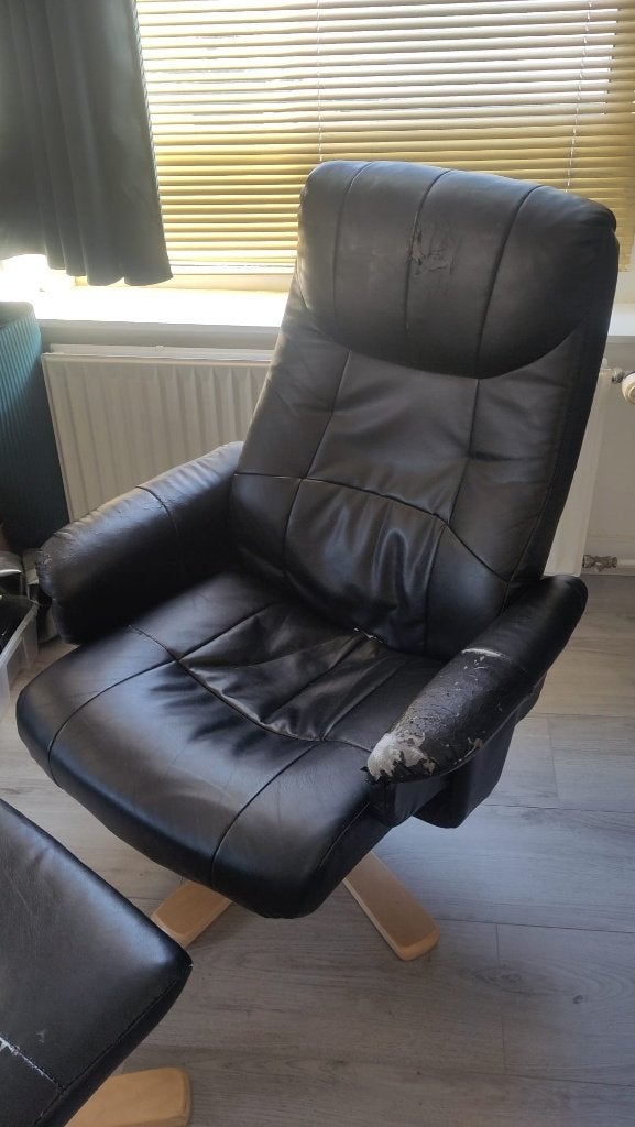 [GRATIS AF TE HALEN] Zwarte leren stoel met voetensteun, Ophalen, Gebruikt, Zwart, Relaxte stoel