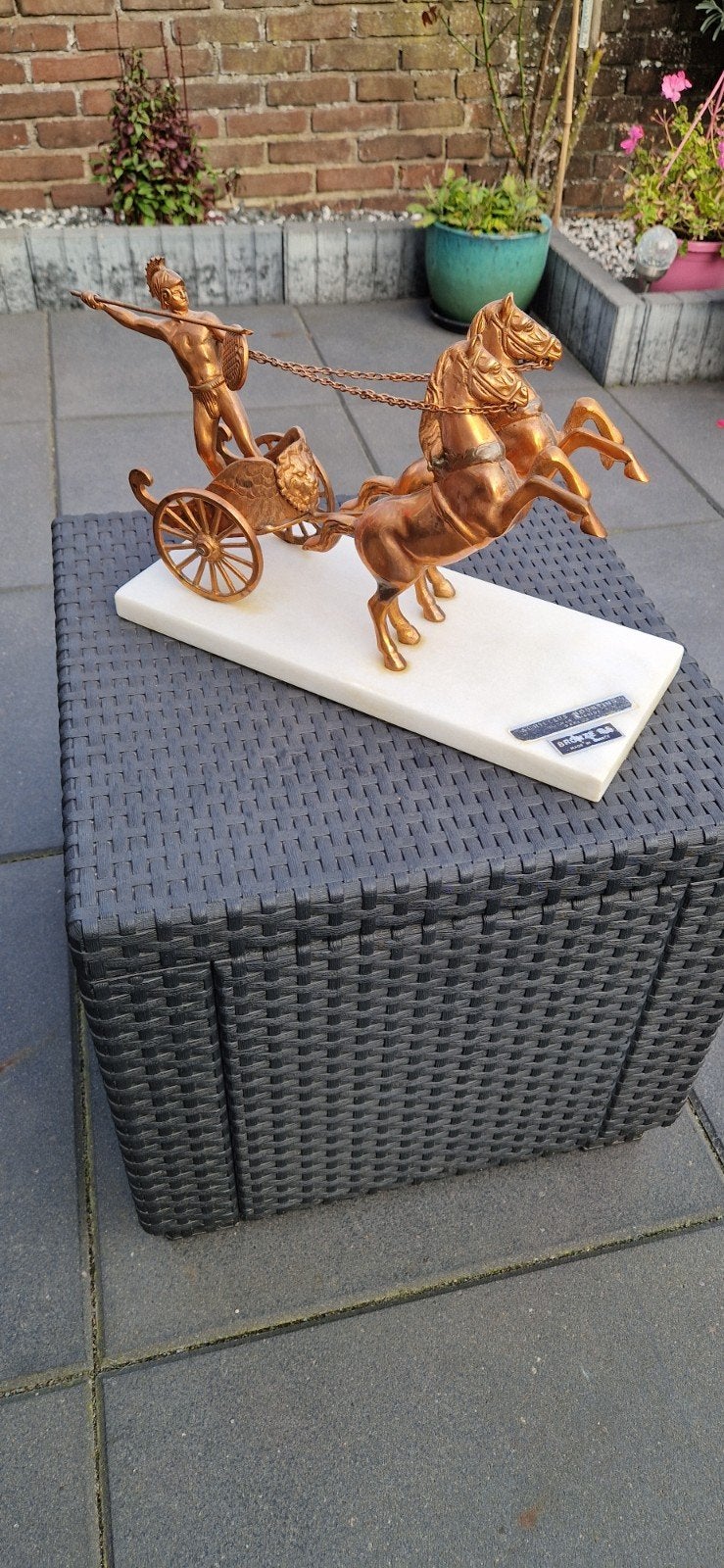 Bronzen beeld: Romeinse strijdwagen met paarden, Ophalen