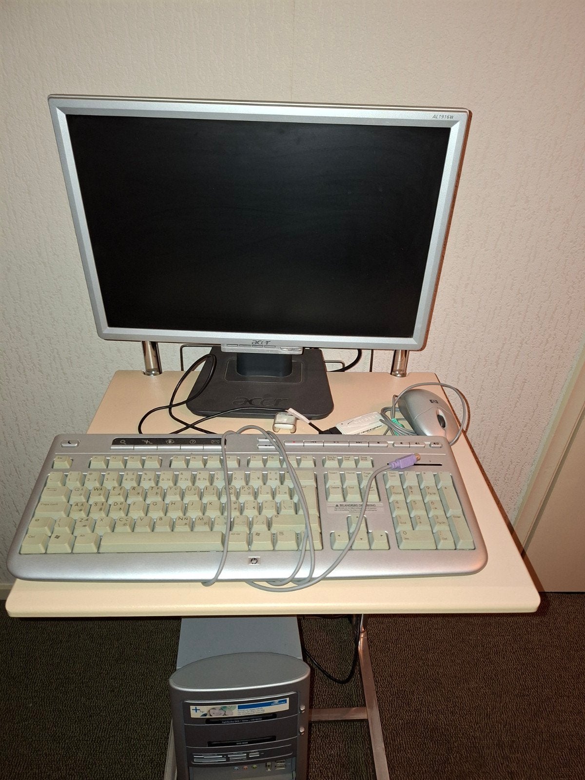 Oude hp pc, Computers en Software, Desktop Pc's, Ophalen of Verzenden, Onbekend
