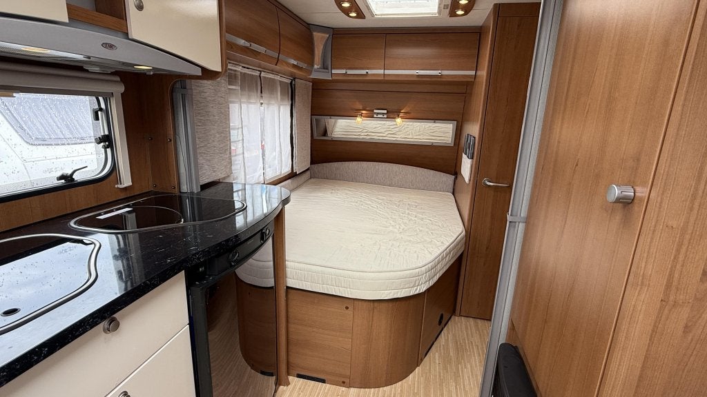 LMC Musica 470 D bouwjaar 2012, Caravans en Kamperen, Rondzit, Bedrijf, Schokbreker, Overige typen