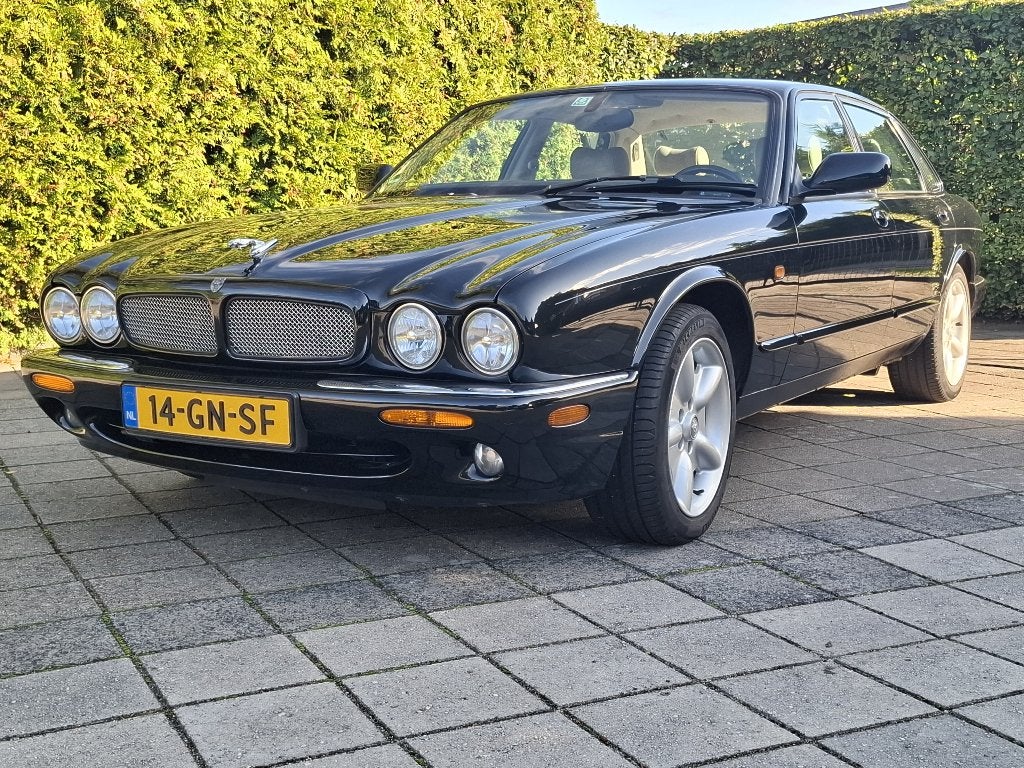 jaguar x308 executive bouwjaar 2001 v8 met trekhaak nwe apk, Auto's, Automaat, 1780 kg, Achterwielaandrijving, Parkeerassistent