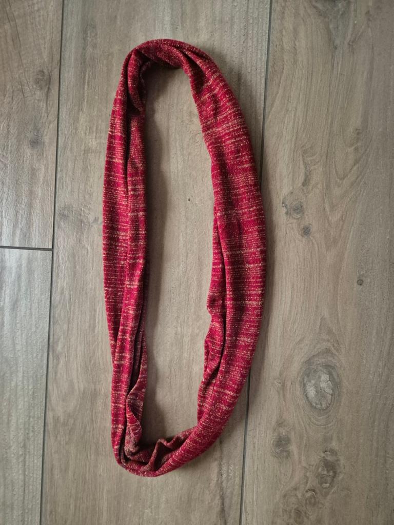 Rode schaaltje met gouden glitters, Kleding | Dames, Mutsen, Sjaals en Handschoenen, Ophalen of Verzenden, Zo goed als nieuw, Sjaal
