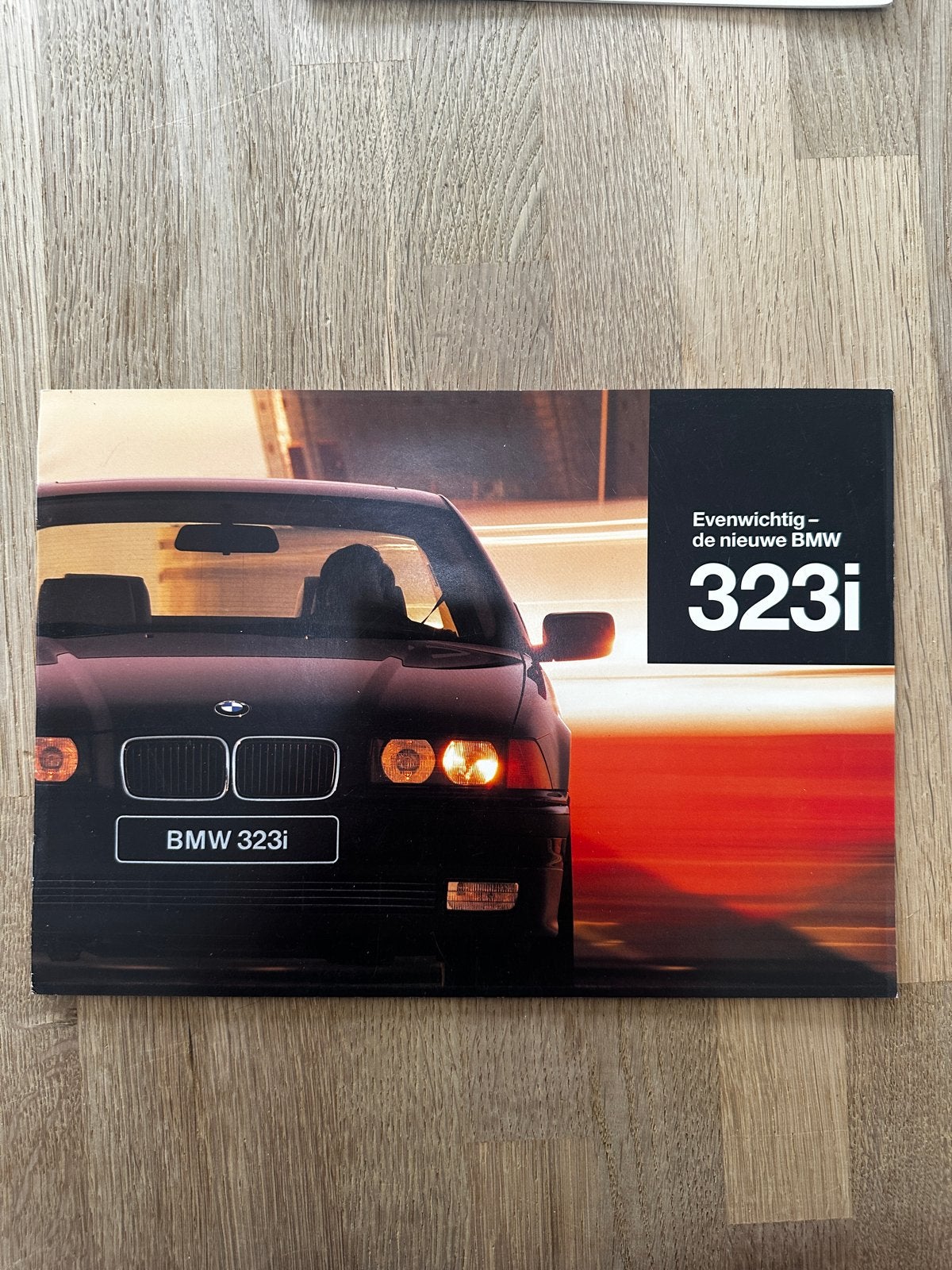 BMW 323i Folder - Evenwichtig de nieuwe BMW, Boeken, Ophalen of Verzenden, Nieuw, BMW