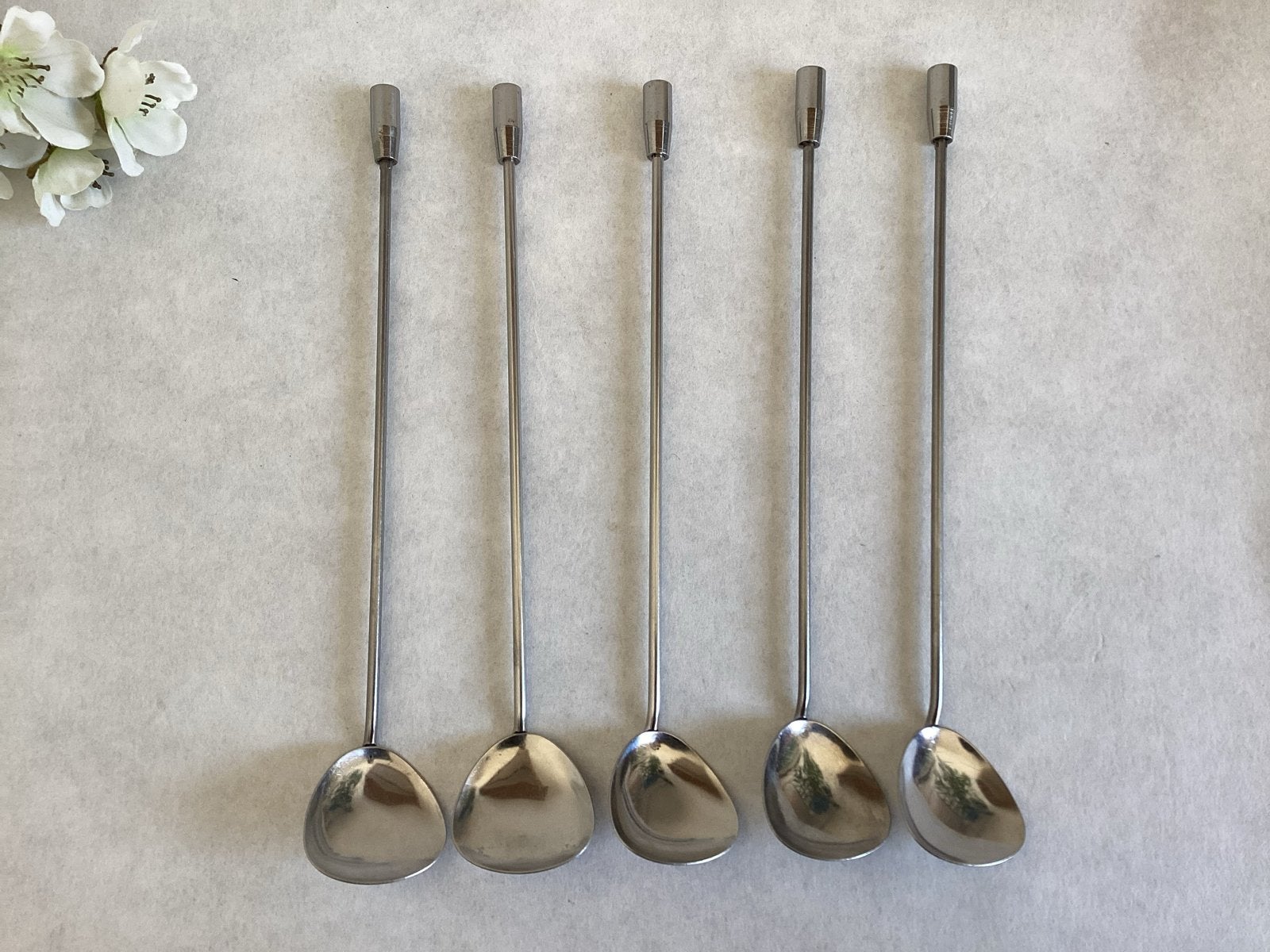 5 Zilverkleurige lange lepels - cocktail/latte/ijs lepels, Ophalen of Verzenden, Zo goed als nieuw, Rvs of Chroom, Los bestek