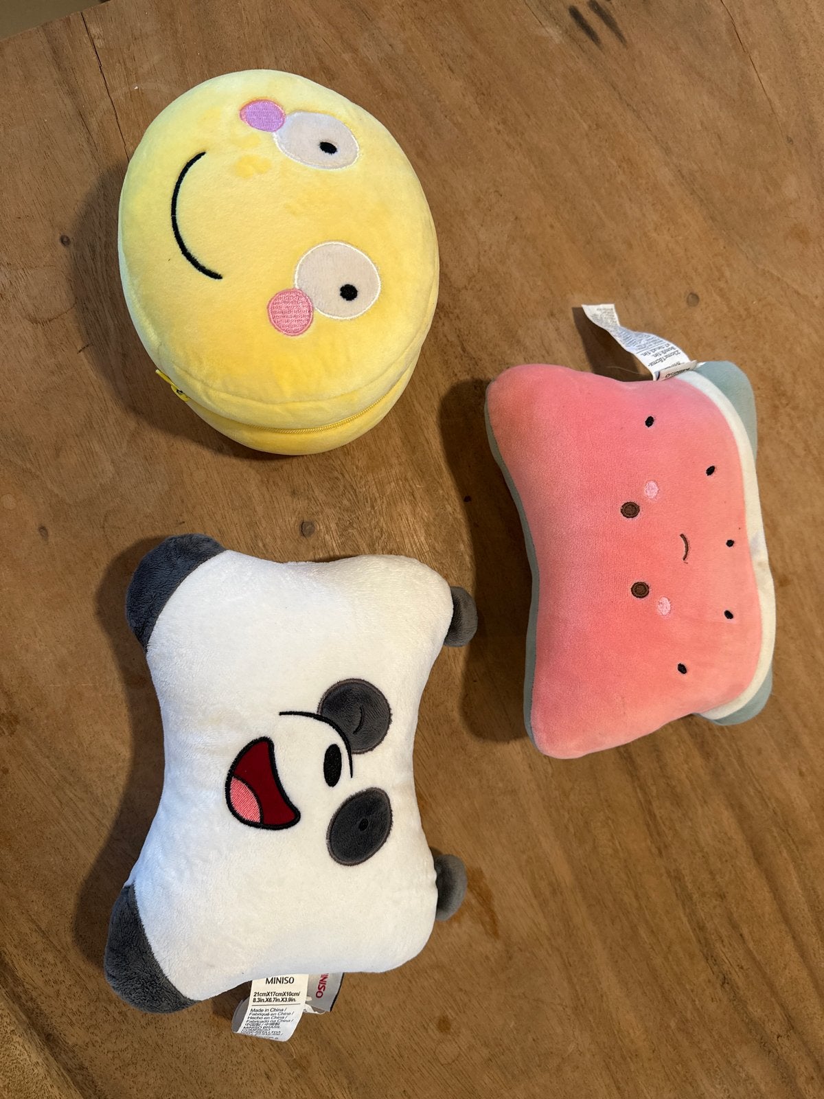 Leuke knuffelkussens: emoji, panda en watermeloen, Gebruikt, Overige typen, Ophalen of Verzenden, Klein (minder dan 20 cm)