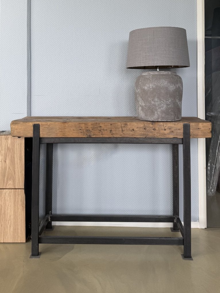 ruw houten dressoir met zwarte stalen poten, Ophalen, 150 tot 200 cm, 25 tot 50 cm, Landelijk