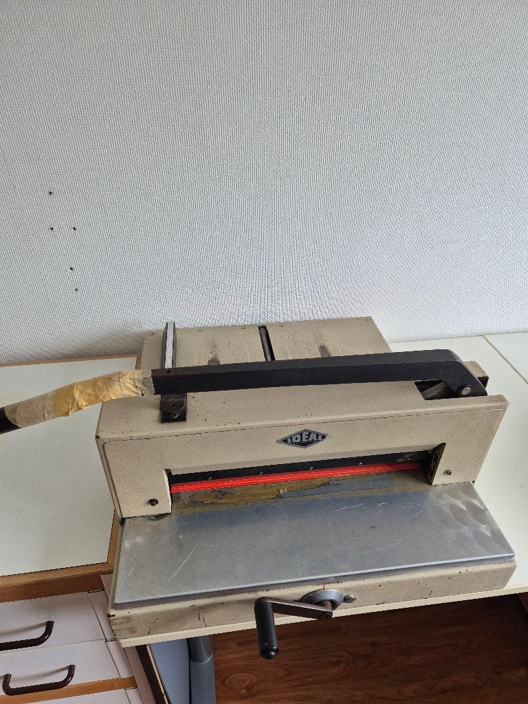 Boekbind-gereedschap en -materiaal, Ophalen, Zo goed als nieuw