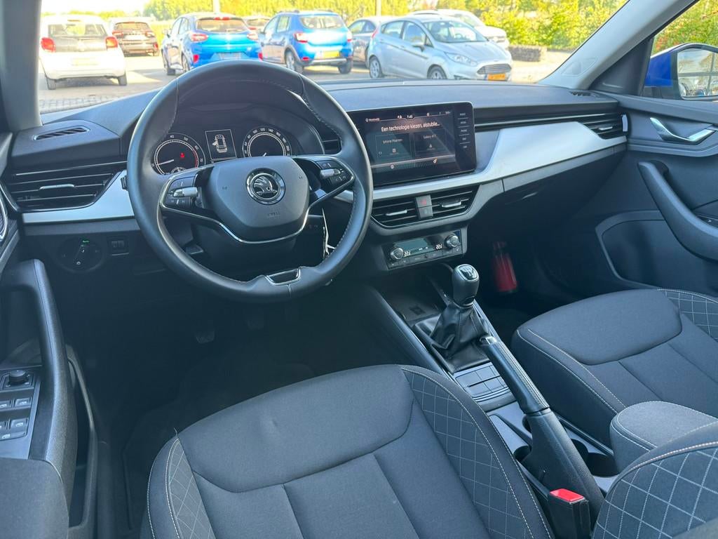 Skoda Kamiq 1.0 TSI Ambition / Stoelverwarming / Carplay, Auto's, Skoda, Gebruikt, 95 pk, Blauw, Origineel Nederlands