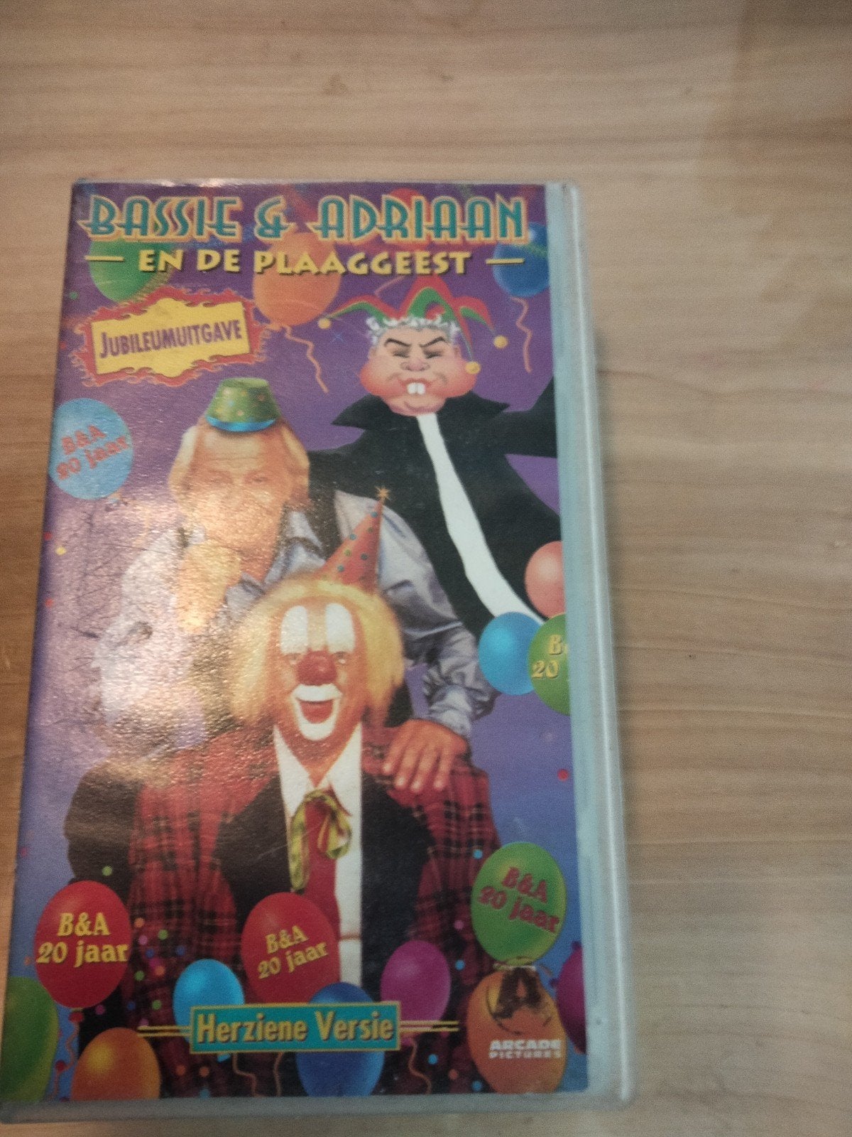 Bassie & Adriaan en de Plaaggeest - Jubileumuitgave VHS, Cd's en Dvd's, Ophalen, Gebruikt, Alle leeftijden, Kinderfilm