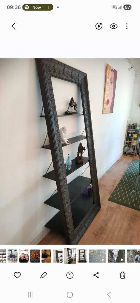 Unieke Boekenkast / Vitrinekast - Zwart met Sierlijst metaal, Met plank(en), Gebruikt, 200 cm of meer, 50 tot 100 cm